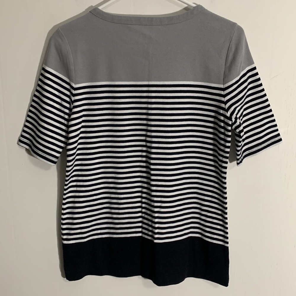 Croft & Barrow top, Size small, very good condition, button shoulders (faux) - Picture 3 of 5